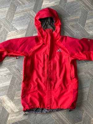 £25 • Buy Mountain Equipment Gore-tex Jacket.  Red. Mens. Size M