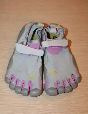 VIBRAM FiveFingers Gray Lilac Barefoot Minimalist Running Shoes Women US 6 EU 36 • $28.40