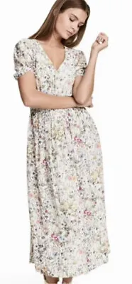 *Sold Out* H&M Trend  Midi Natural White/Floral Crinkled V Neck Dress SIZE 14 • $46.15