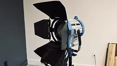 ARRI 650 PLUS Tungsten Fresnel 650 Watt Light W/ Barndoor Scrim • $150