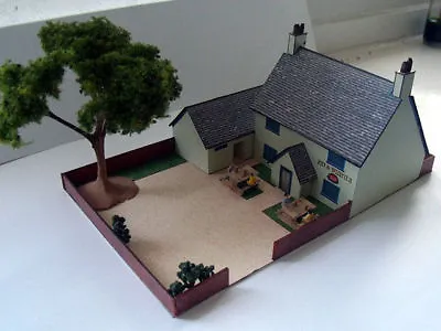 £5.98 • Buy N Gauge ---- Pig & Whistle English Pub With Car Park And Toilet Block...