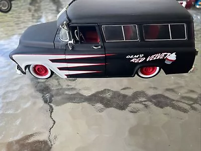 Jada Collectors Club 1957 Chevy Suburban 1/24 • $20