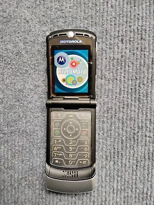 Motorola RAZR V3 Flip Bluetooth MP4 Video UNLOCKED(GSM) Mobile Phone Silver • $33.98