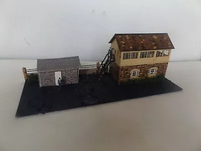 Hornby Signal Box Diorama With Figures  OO Gauge • £0.99