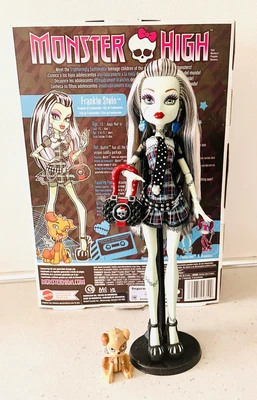 £135 • Buy Monster High Frankie Stein Creeproduction & Box Pet Watzit Bag EXCELLENT Cond