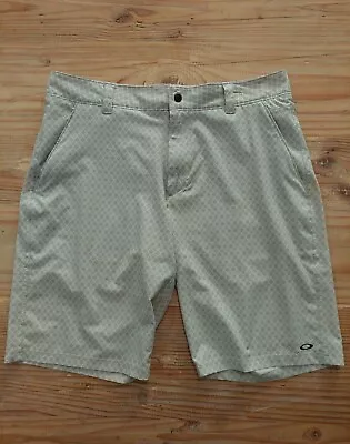 OAKLEY Golf Shorts Stretch Mens Sz 34 Light Baige Dots Athletic Casual Geometric • $24.99