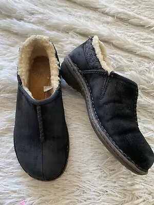 UGG Australia Mule Clog Womens US 6 Black Suede Bettey 1757 Shearling • $25