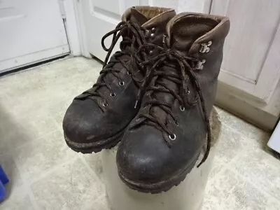 Vintage Vasque Heavy  All Leather  Hiking Boots Men 9.5 Good Cond • $69