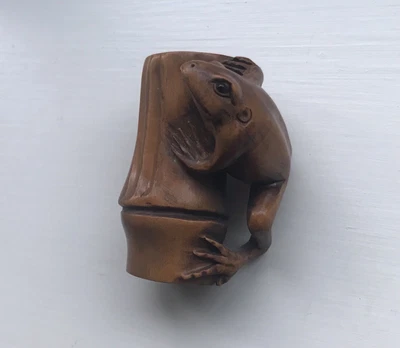 £20 • Buy Wooden Hand Carved Netsuke Sculpture Frog On Bamboo Log Signed