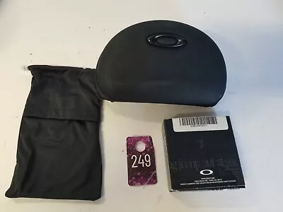 Oakley Hard And Soft Case (No Glasses) (#249) • $0.99