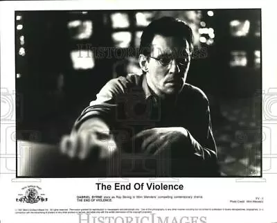 1997 Press Photo Actor Gabriel Byrne In  The End Of Violence  Movie - Hcq42885 • $17.99