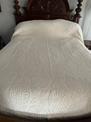 VTG Bates Matelasse White Bed Spread Pom Poms 100”x74” Tag • $75