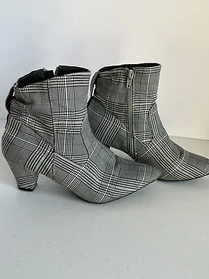 G.C. Shoes Womens 7.5 Levi Pointed Toe Zip Up Dress Boots In Black White Plaid • $29