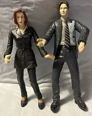 $10 • Buy X-Files Agents Fox Mulder And Dana Scully Action Figures Missing Badges And Coat