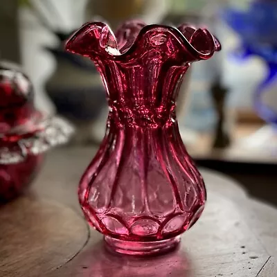 Cranberry ‘Dot And Flute’ Glass Vase 5.5” Ruffled - Excellent • £15.50