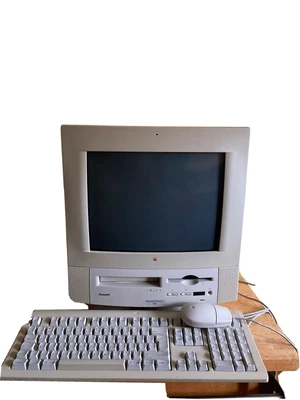 £110 • Buy Apple Macintosh Performa 5200 With Original Keyboard And Mouse. In Working Order