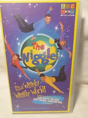 The Wiggles - It's A Wiggly Wiggly World - VHS Cassette ABC 2000 Vintage Tape  • $18.39