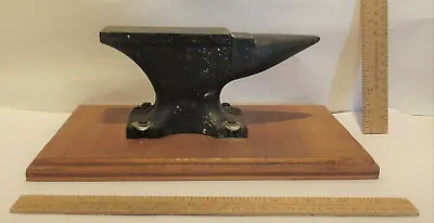 Small CAST METAL ANVIL Mounted On WOOD BASE - 7 Pounds 4.4 Ounces • $95.12