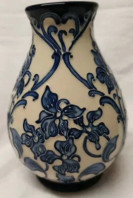 £160 • Buy MOORCROFT Loyal Blue Florian Viola Flowers Members Only 7/5 5  Vase RRP £270