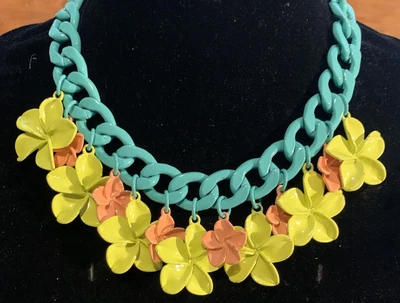 $15 • Buy Vintage Floral Zara Necklace