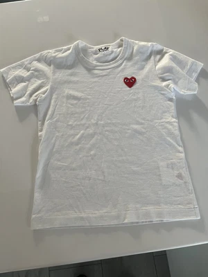 £40 • Buy Immaculate Ladies Comme Des Garçons Play White T-shirt Small