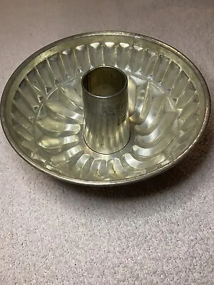 Kaiser Bundt Cake Or Jello Aluminum Mold Pan Made In Germany. • $15.99