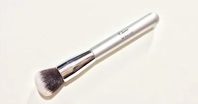 IT COSMETICS For Ulta Airbrush Blurring Foundation Brush #101 • $11.87