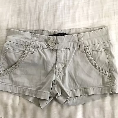 FREE STYLE REVOLUTION Ivory Shorts Size 5. Flap Pockets Zip • $9.41