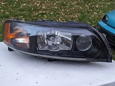 Volvo S60 / V70 / XC70 Right Xenon HID Headlight 01 02 03 04 OEM 89008896 • $449.99