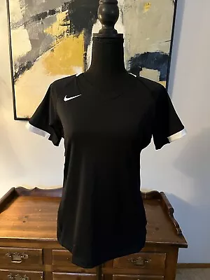 Nike Volleyball Shirt Women’s Medium • $16.95