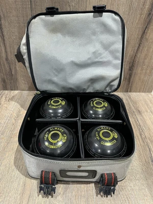 £124.99 • Buy Set Of Four Almark Clubmaster Bowls, Size 1 Heavy With Mitre Bag Used