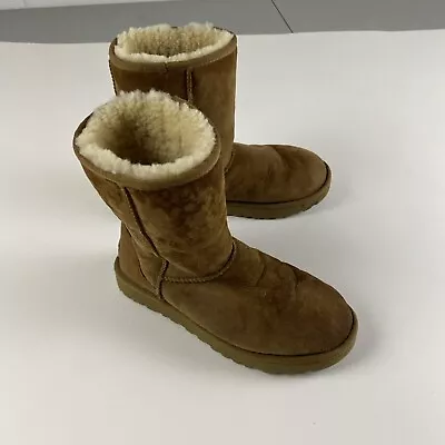 Ugg Women's Classic Short II Boots Chestnut Size 7 • $30