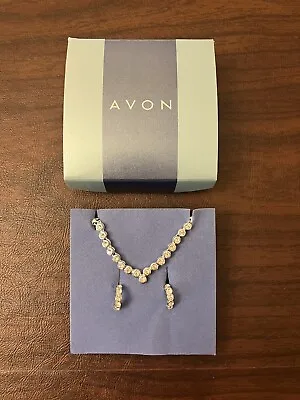 $14.99 • Buy AVON 2003 Sparkling Crystal V-Shaped Necklace And Hoop Earring Giftset Clear