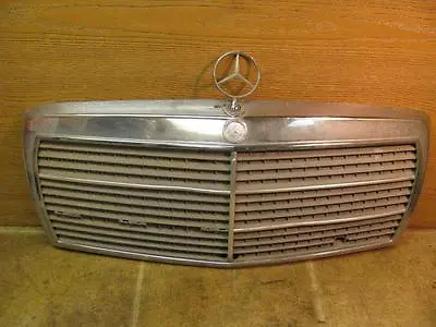 Mercedes W126 Grill With Hood Ornament And Emblem • $100