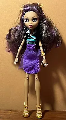 Monster High “A Pack Of Trouble” Clawdeen Wolf. Dress. Shoes & Earrings. • $14.99