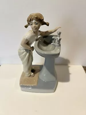 Lladro #4838  Clean Up Time  Little Girl With Pigtails At Sink • $35