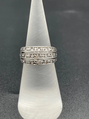 $349 • Buy Ladies 14ct White Gold Diamond Ring (Pre-Owned)