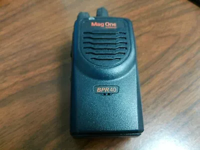 Motorola BPR40 MagOne Two-Way Radio UHF 8-Channel AAH84RCS8AA1AN Power On W/batt • $35.95