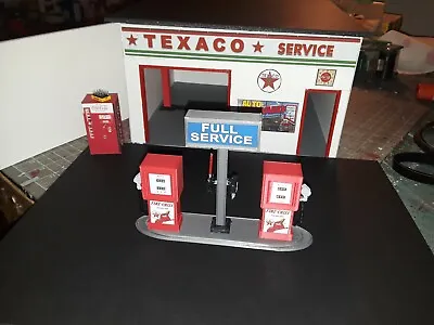 1:24 /1:25 Texaco Station & Gas Pumps With Island And 2 Post Lift For Dioramas   • $72.25