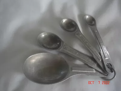 CLEAN Vtg. U.S. ST'D. 4 PIECE ALUMINUM MEASURING SPOON SET On RING Camping ++ • $10.89