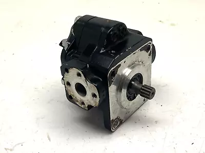 John Deere 2210 Hydraulic Pump AM876750 • $239.50