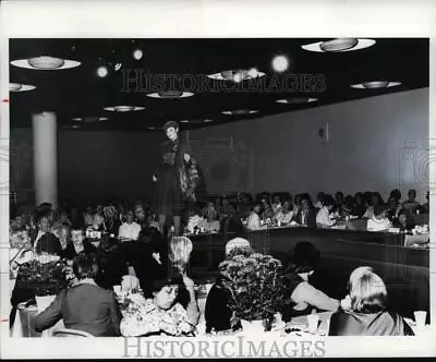 1981 Press Photo Scene From A Local Fashion Show In Washington - Cvb08939 • $12.99