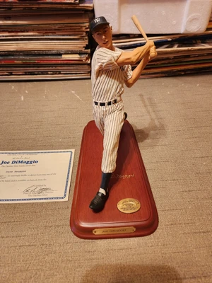 $79.99 • Buy The Danbury Mint Joe DiMaggio New York Yankees Ceramic 8' Figurine W/COA
