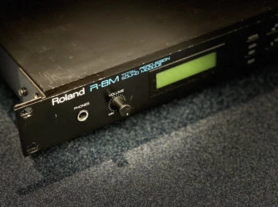 $290 • Buy Roland R-8M Drum Synthesizer Sample Rompler Percussion Module Rack 117V (USA)
