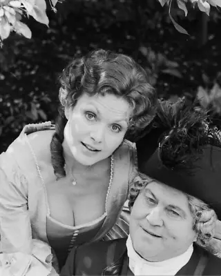 Madeline Smith Carry On Films 10  X 8  Photograph No 333 • £4