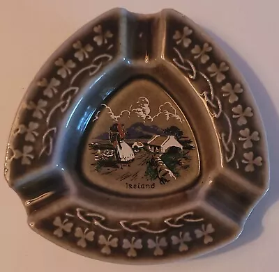 Vintage Wade Irish Porcelain Triangle Ashtray Countryside Scene Made In Ireland • $4