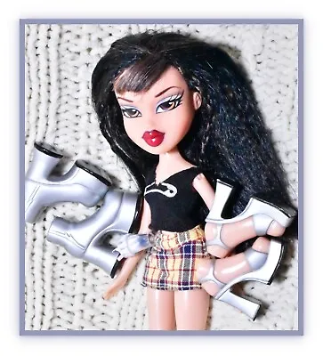 Vtg Bratz MGA Style It! Jade Hippie Chic Fashion Doll Outfit Skirt Boots Shoes • $29.95