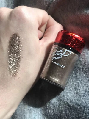 £5 • Buy Genuine MAC Pigment Shade Omigaud It’s Gold Limited Edition 0.4 Sample