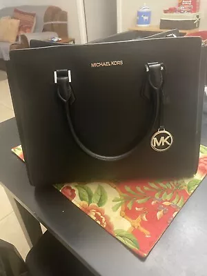 Black Stylish Michael Kors Handbag! It Compliments Any Outfit! Silver Zipper • $45