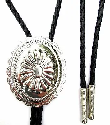 WESTERN BOLO TIE W CLASSIC OVAL CONCHO ORNAMENT • $11.95